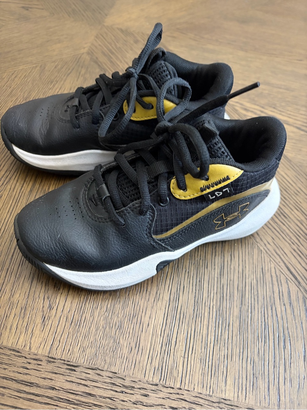 Under Armour Kids Black and gold basketball Sneakers